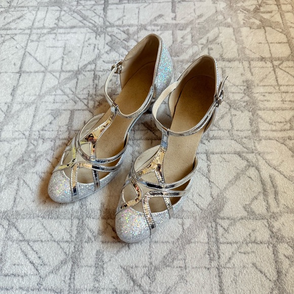 Women's Silver Glitter PU Ballroom Dance Shoes With Ankle Strap Size 7.5 - Picture 2 of 6